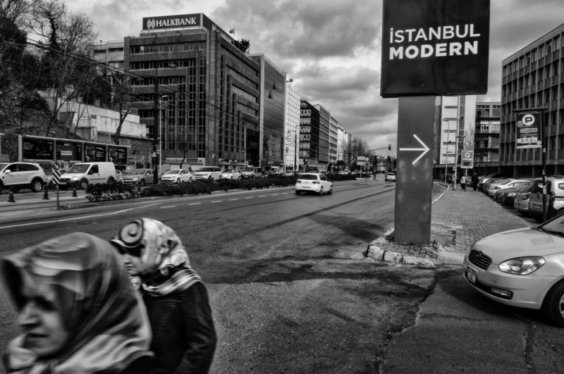 Door de Turkse AK Partij georganiseerde activiteiten op het Taksim plein in Istanbul vanwege Internationale Vrouwendag in aanwezigheid van de Burgemeester van Beyoglu ( Istanbul )