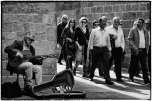 Straatmuzikant bij de  Basiliek van Barcelona